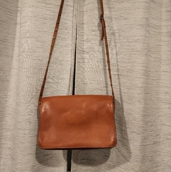 Kyara Seven Hills Tan Leather Crossbody Bag - Picture 2 of 9